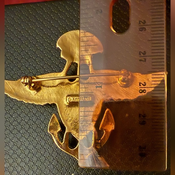 Vintage Signed “Ann Hand” Goldtone “Joint Forces” Brooch - Picture 7 of 9